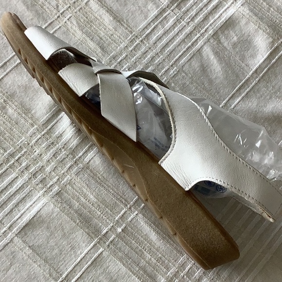 Naturalizer White Leather Adjustable Sandal with Wide Straps for Comfort - Picture 7 of 11